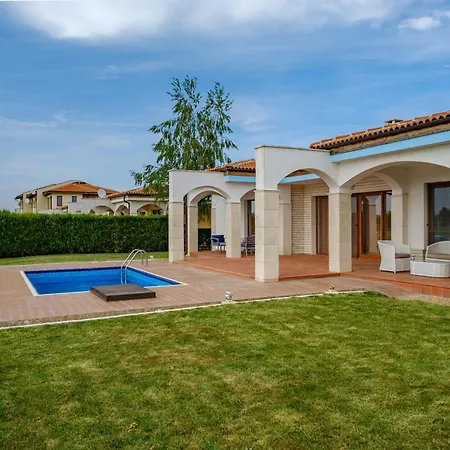 At Lighthouse Golf By Parnas Estate * בלצ'יק