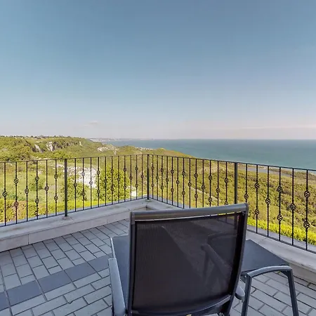 At Lighthouse Golf By Parnas Estate וילה