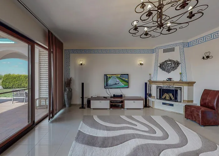 At Lighthouse Golf By Parnas Estate