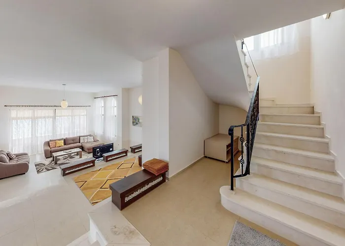 At Lighthouse Golf By Parnas Estate Villa *