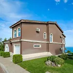 Луксозна вила At Lighthouse Golf By Parnas Estate
