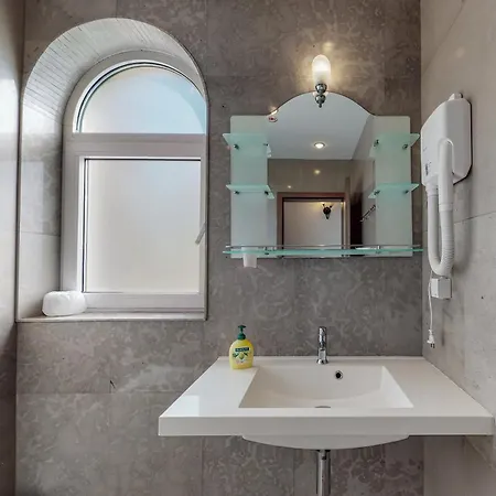 At Lighthouse Golf By Parnas Estate