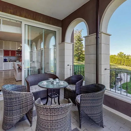 At Lighthouse Golf By Parnas Estate