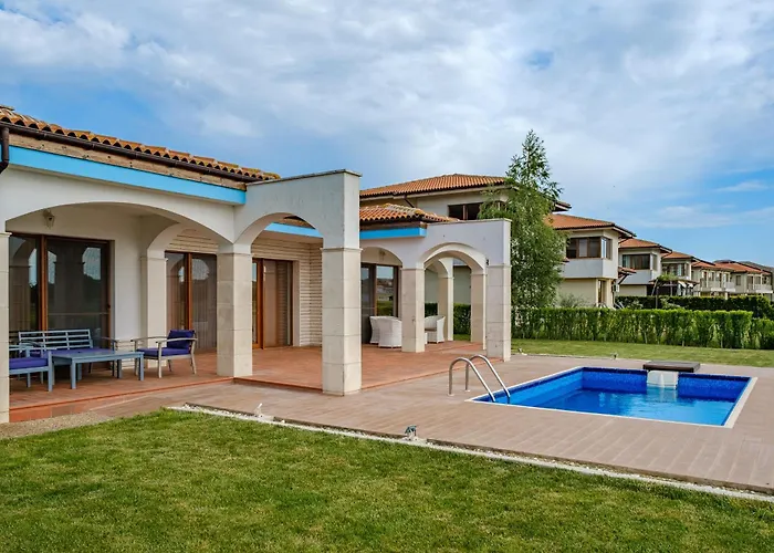 Луксозна вила At Lighthouse Golf By Parnas Estate *