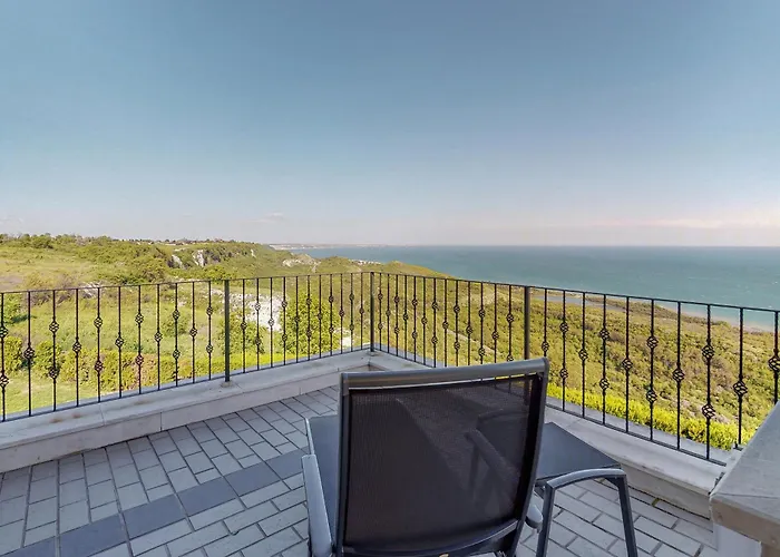 At Lighthouse Golf By Parnas Estate וילה