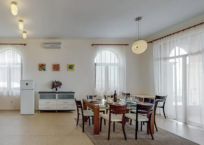 At Lighthouse Golf By Parnas Estate